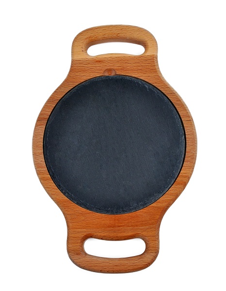 Блюдо для подачи круглое d=15 см. h=1,5 см. черное, сланец, на дерев. подставке с ручками /1/